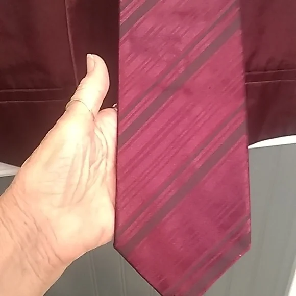 MENS berry satin vest set